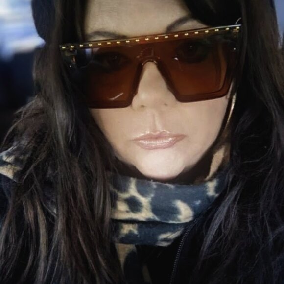 Meet your Posher, Kelly - Picture 1 of 2